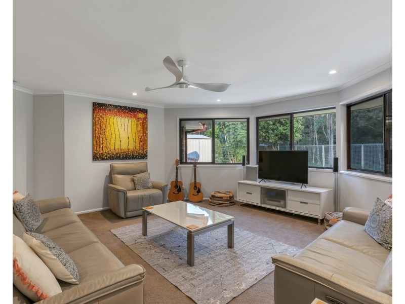 8 Kippax Place, Pottsville NSW 2489