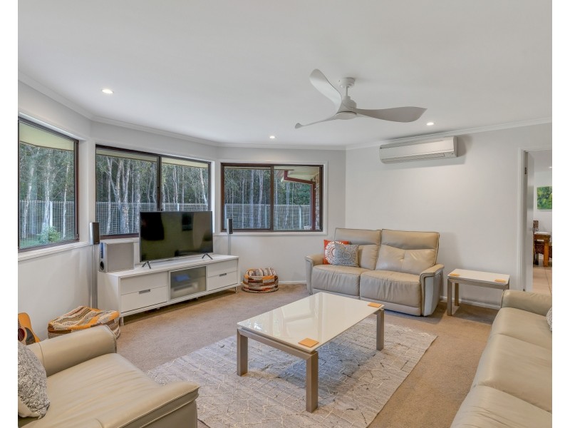 8 Kippax Place, Pottsville NSW 2489