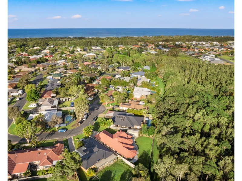 8 Kippax Place, Pottsville NSW 2489