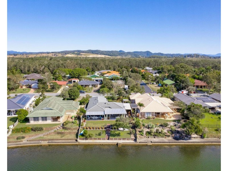 25 Edward Avenue, Pottsville NSW 2489