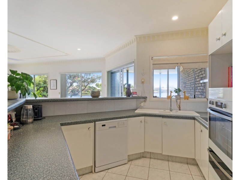 2/39 Edward Avenue, Pottsville NSW 2489