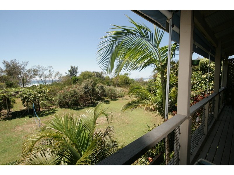 ‘Balaka’/9 Surfside Crescent, Pottsville NSW 2489