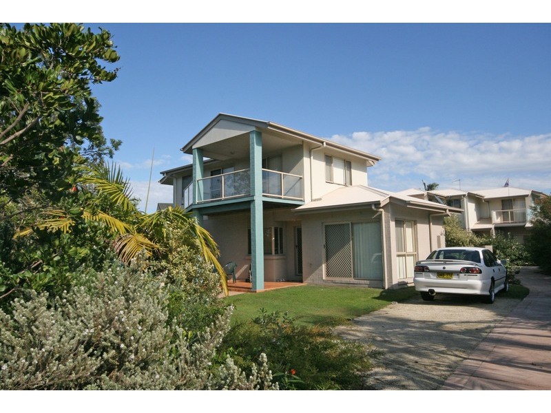 1/8 Overall Drive, Pottsville NSW 2489