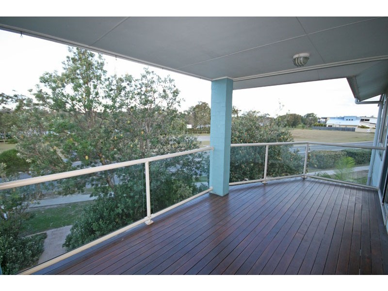 1/8 Overall Drive, Pottsville NSW 2489