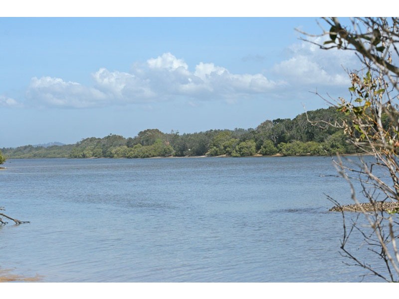 1/8 Overall Drive, Pottsville NSW 2489