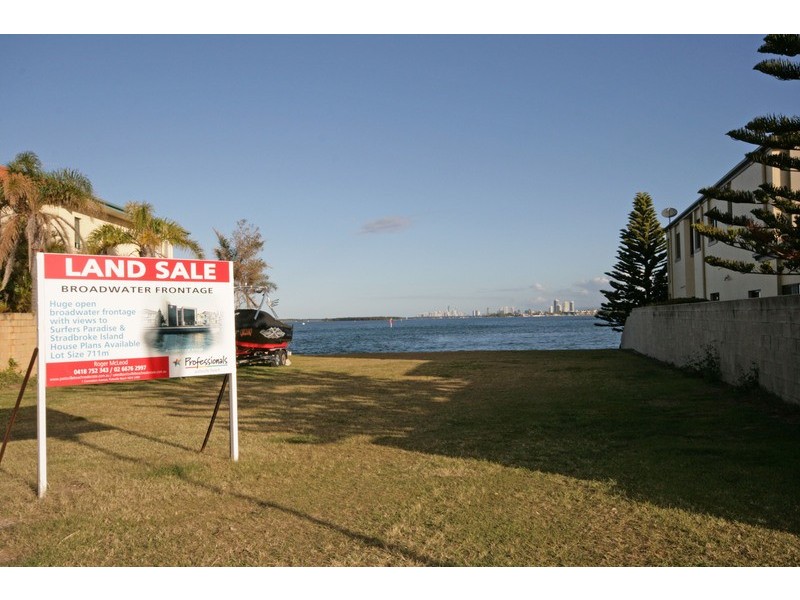 17 King Arthurs Court, Paradise Point QLD 4216