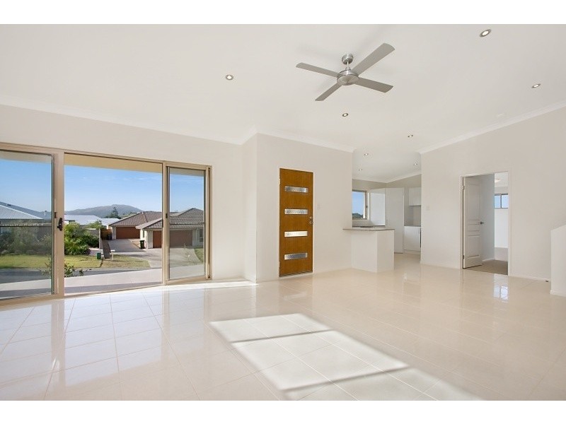 1 & 2/27 Newcastle Drive, Pottsville NSW 2489