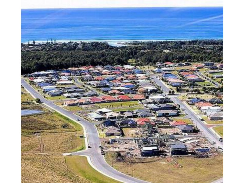 2 Newcastle Drive, Pottsville NSW 2489