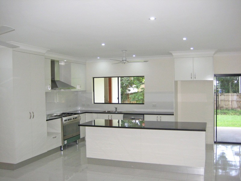 6 Norfolk Close, Holloways Beach QLD 4878