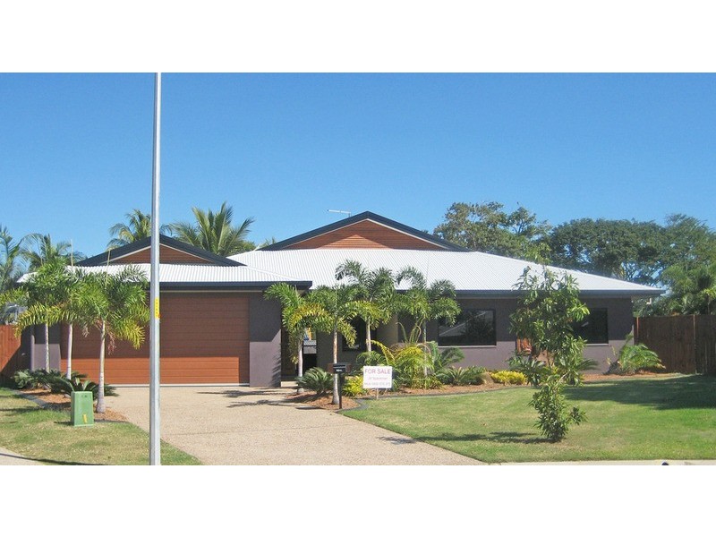 19 Norfolk Close, Holloways Beach QLD 4878