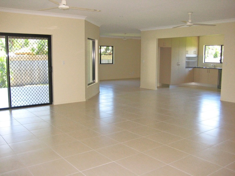 19 Norfolk Close, Holloways Beach QLD 4878