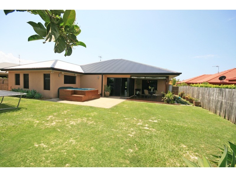 2 Benaud Place, Pottsville NSW 2489