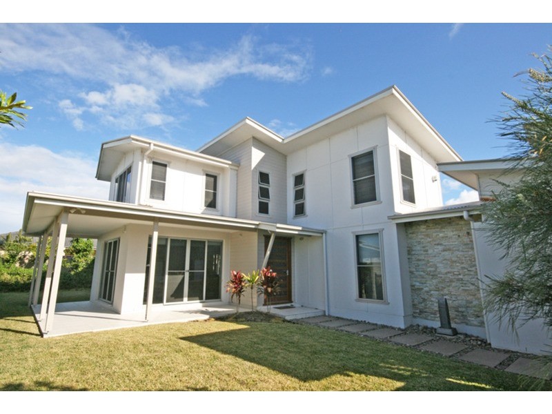 10 Newcastle Drive, Pottsville NSW 2489