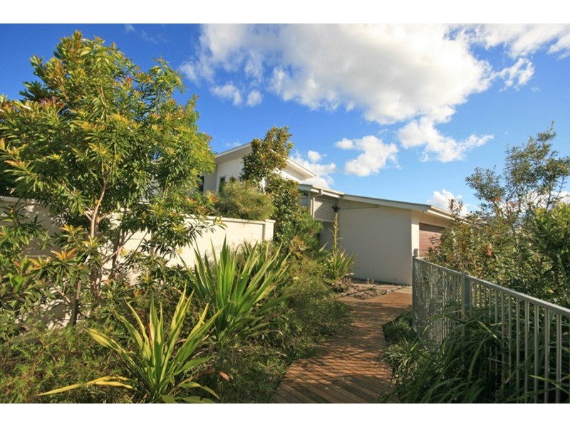 10 Newcastle Drive, Pottsville NSW 2489
