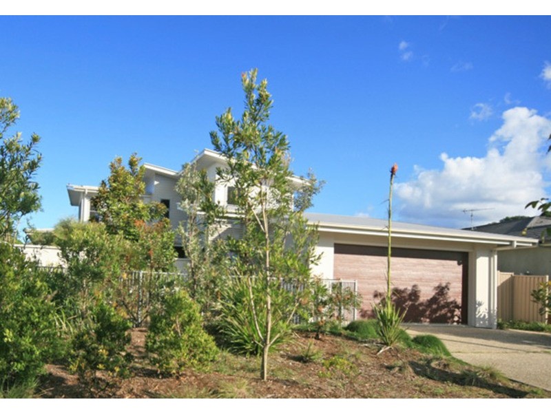 10 Newcastle Drive, Pottsville NSW 2489