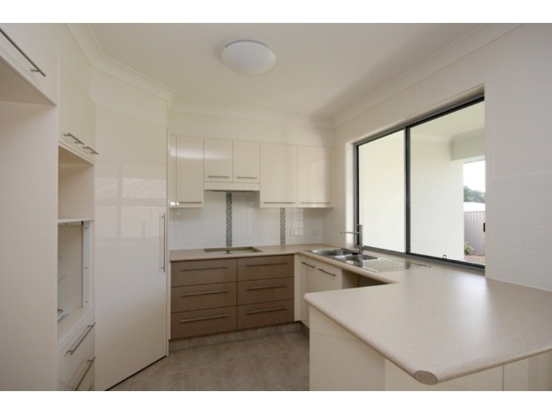 2/60 Newcastle Drive, Pottsville NSW 2489