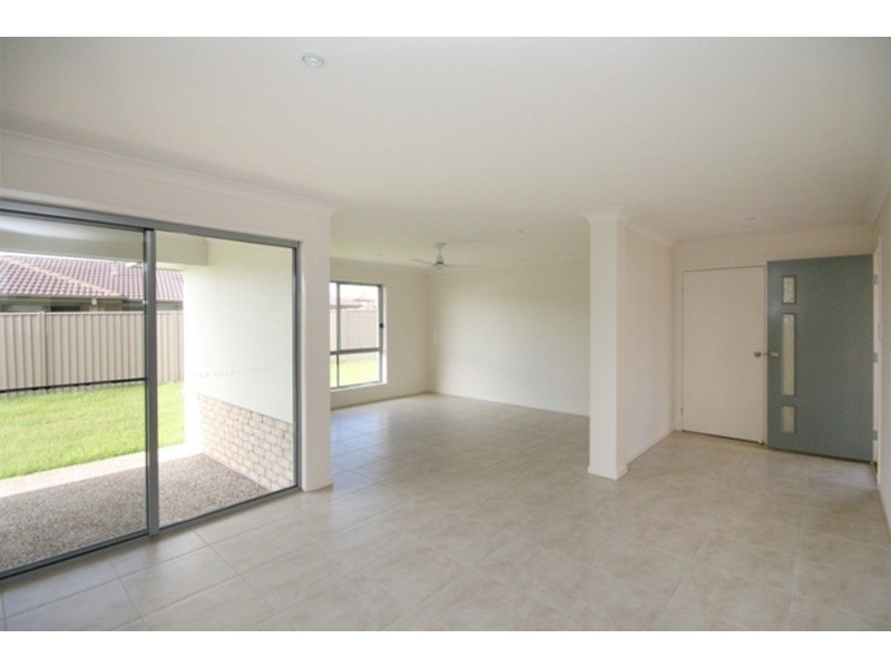 2/60 Newcastle Drive, Pottsville NSW 2489