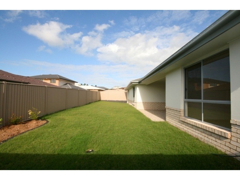 2/60 Newcastle Drive, Pottsville NSW 2489