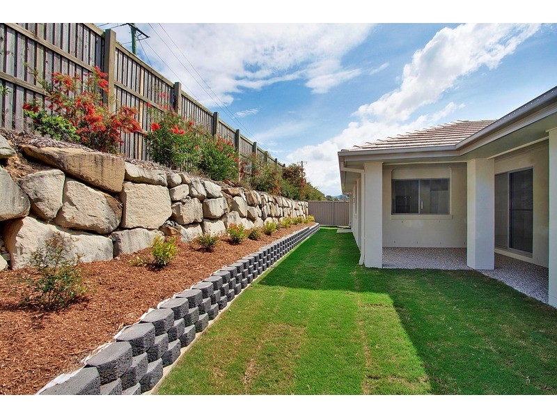 2/69 Newcastle  Drive, Pottsville NSW 2489