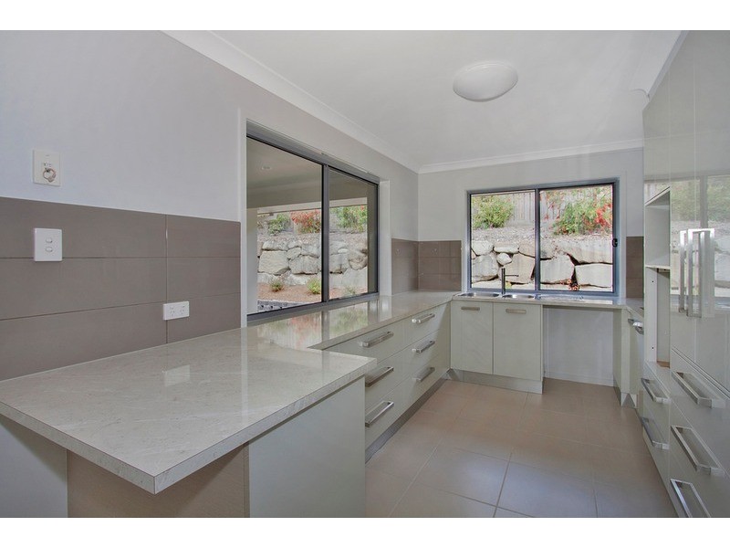2/69 Newcastle  Drive, Pottsville NSW 2489