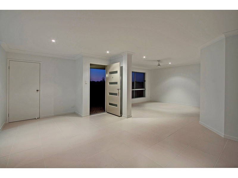 2/69 Newcastle  Drive, Pottsville NSW 2489