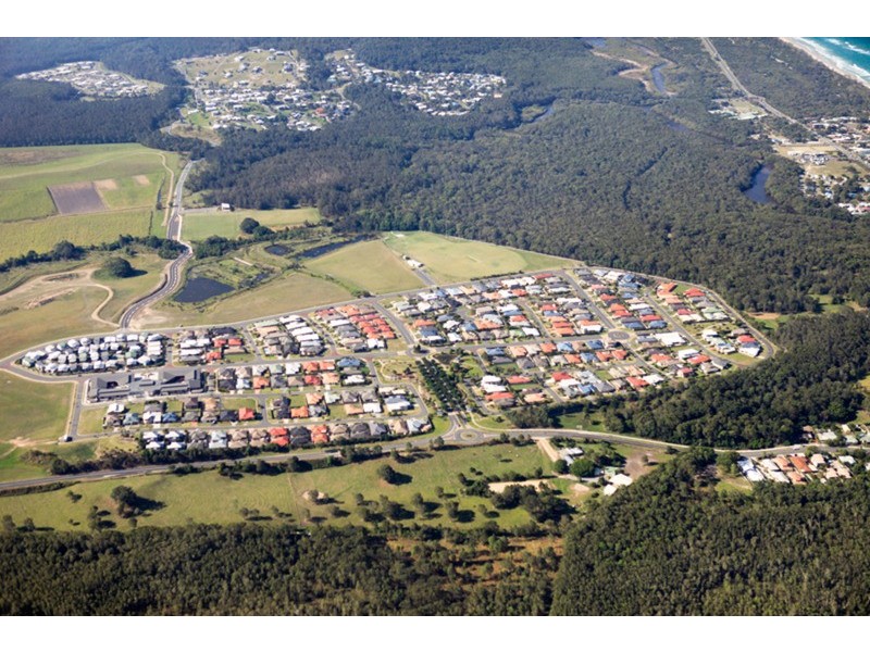 2/69 Newcastle  Drive, Pottsville NSW 2489