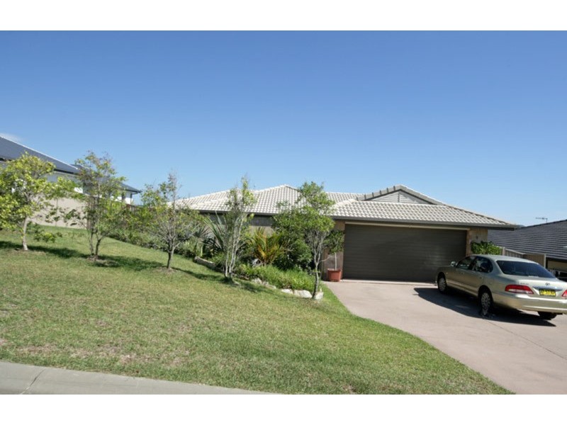 32 Newcastle Drive, Pottsville NSW 2489