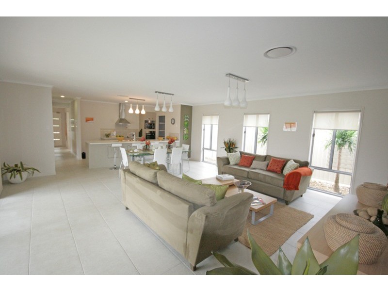 14 Newcastle Drive, Pottsville NSW 2489