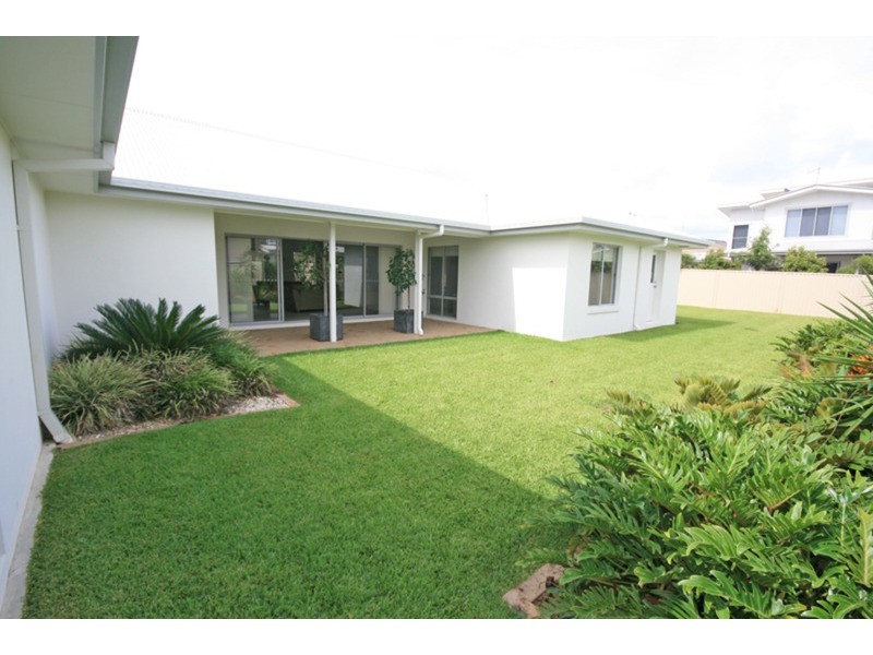 14 Newcastle Drive, Pottsville NSW 2489