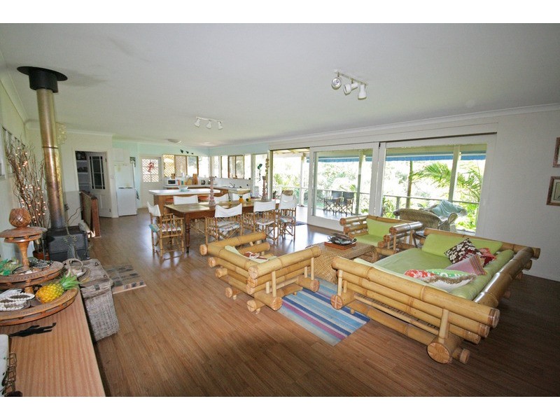 9 Surfside  Crescent, Pottsville NSW 2489