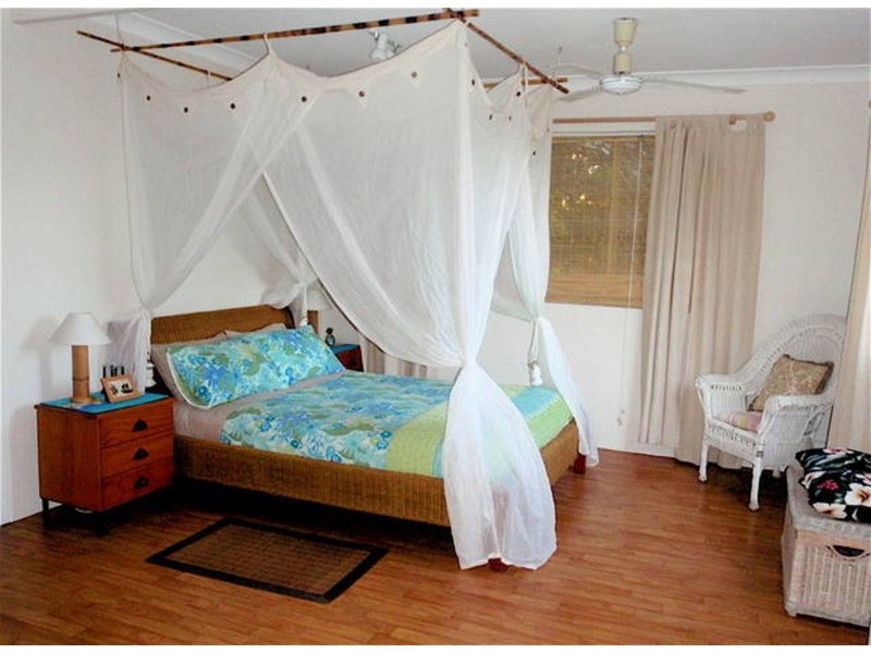 9 Surfside  Crescent, Pottsville NSW 2489