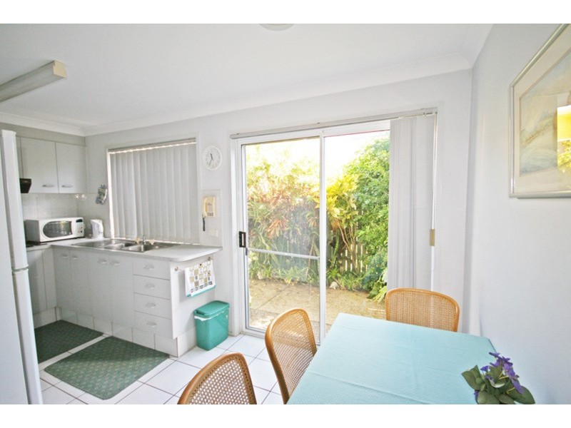 2/6 Elanora Avenue, Pottsville NSW 2489