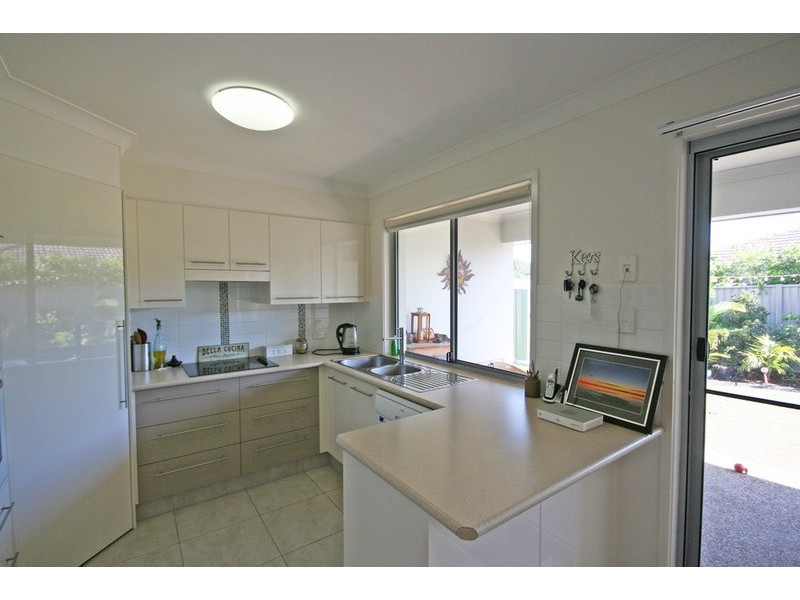 2/60 Newcastle Drive, Pottsville NSW 2489