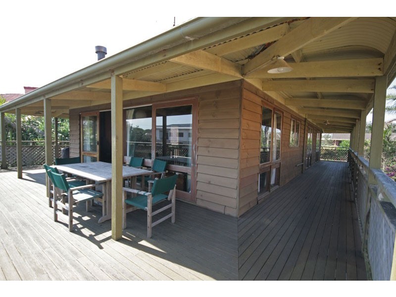 5 Surfside Crescent, Pottsville NSW 2489