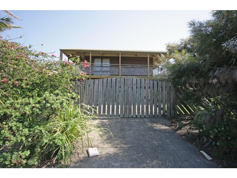 5 Surfside Crescent, Pottsville NSW 2489