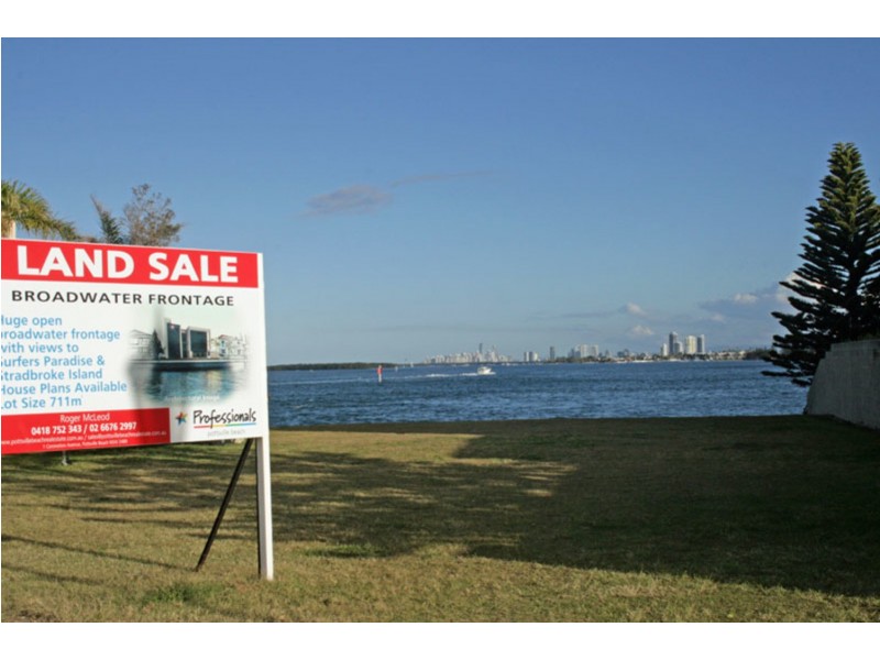 17 King Arthurs Court, Paradise Point QLD 4216