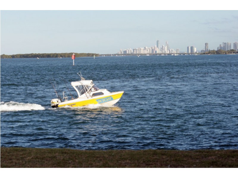 17 King Arthurs Court, Paradise Point QLD 4216