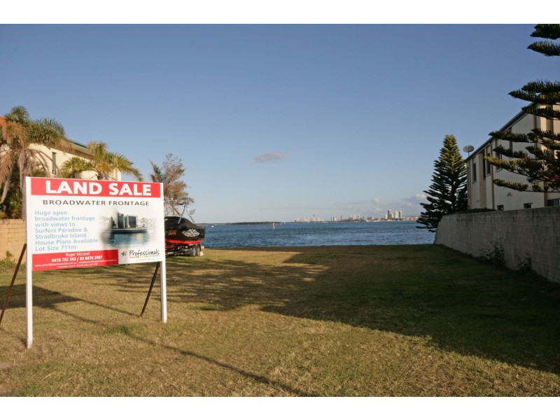 17 King Arthurs Court, Paradise Point QLD 4216