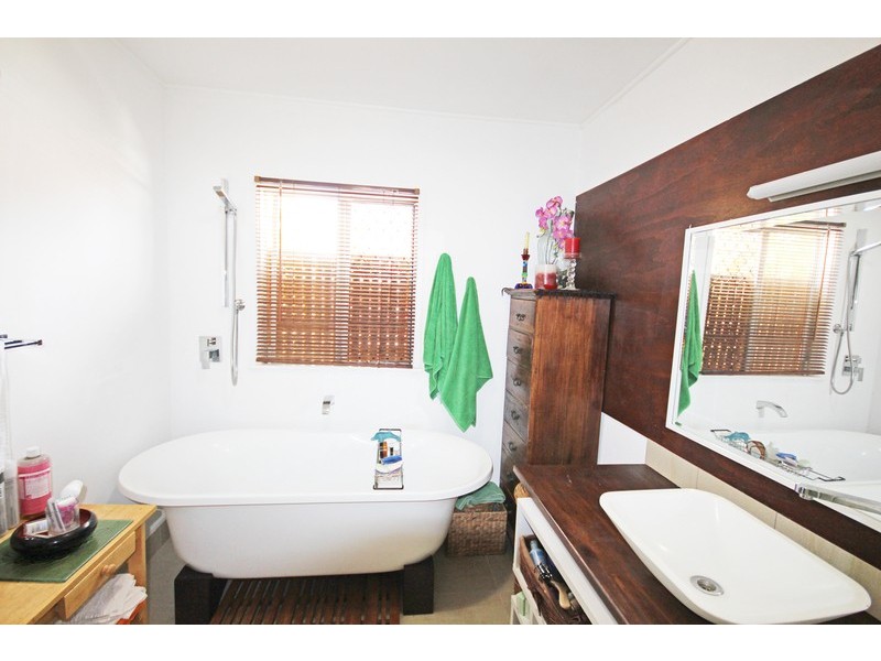 20 Twentyeighth Avenue, Palm Beach QLD 4221