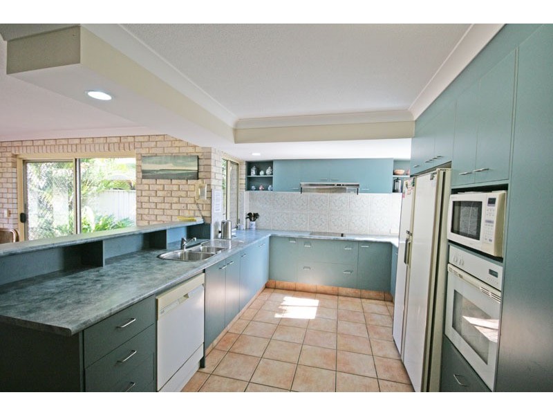 10 Surfside Crescent, Pottsville NSW 2489