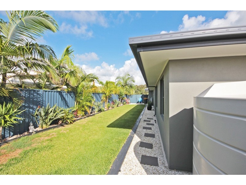 22 Toshack Place, Pottsville NSW 2489