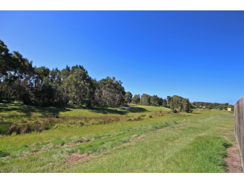 16  Border Crescent, Pottsville NSW 2489