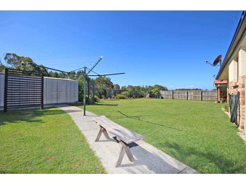 16  Border Crescent, Pottsville NSW 2489