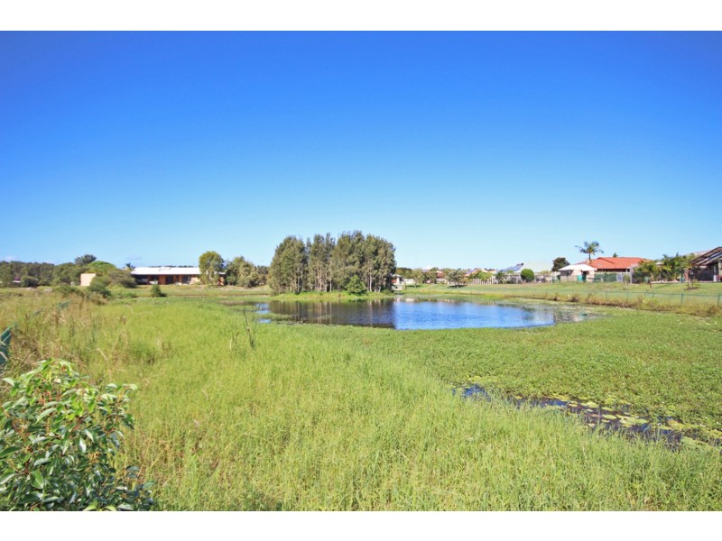 16  Border Crescent, Pottsville NSW 2489