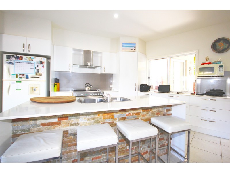 8 Ponsford Place, Pottsville NSW 2489