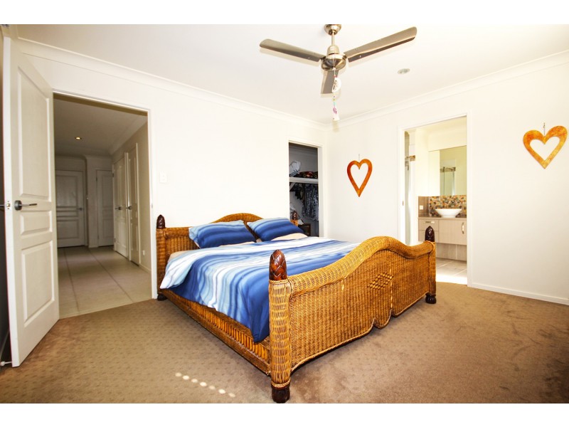 8 Ponsford Place, Pottsville NSW 2489