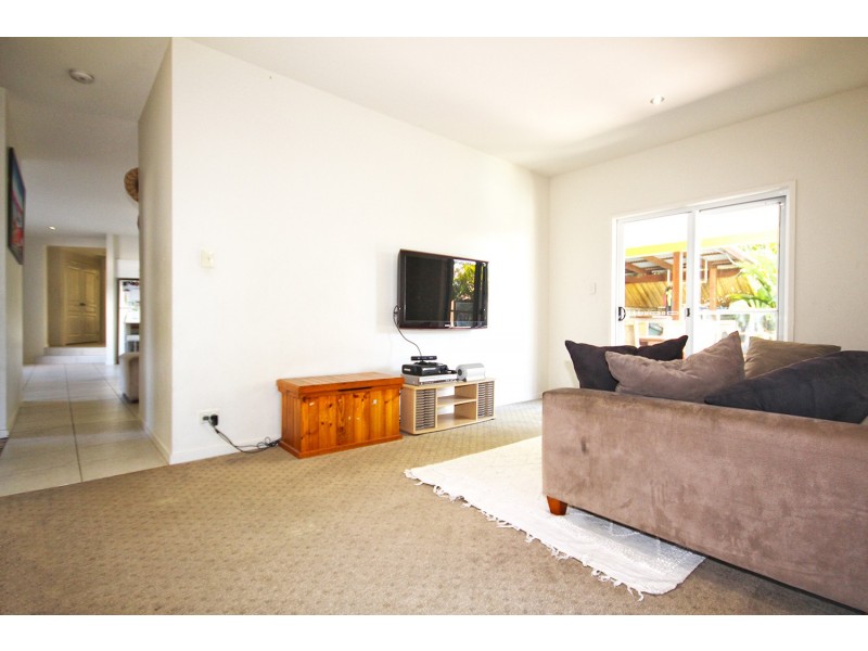 8 Ponsford Place, Pottsville NSW 2489