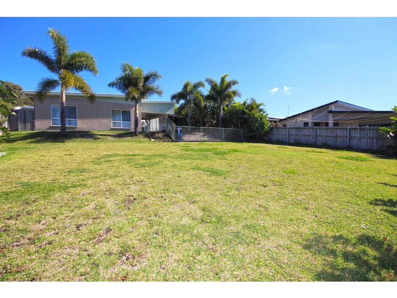 8 Ponsford Place, Pottsville NSW 2489