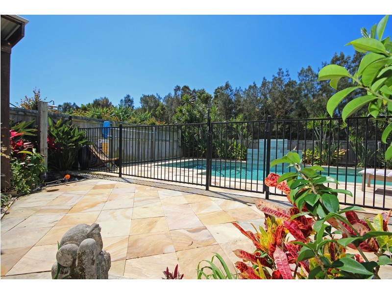 135 Overall Drive, Pottsville NSW 2489