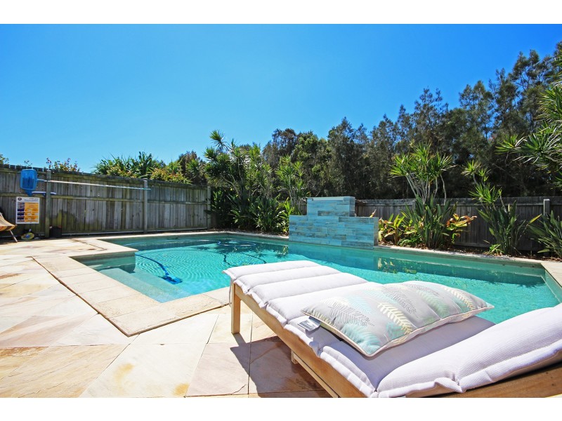 135 Overall Drive, Pottsville NSW 2489